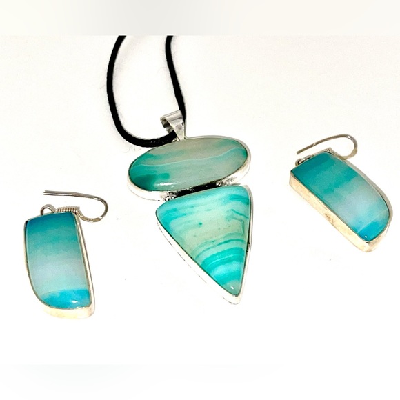 Blue Green Botswana Agate Pendant & Earrings - Picture 6 of 8
